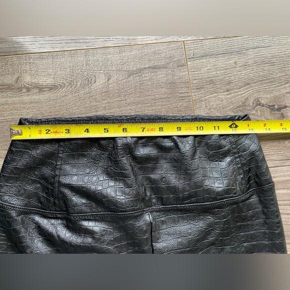 7 For All Mankind Faux Leather Croc Embossed Leggings - Picture 9 of 10